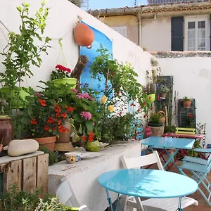 https://au-petit-chez-soi.fr-provencehotel.com